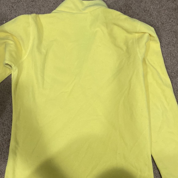 North face light yellow fleece size girls XL can also fit adults - Picture 5 of 5